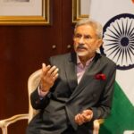 ट्रंप ने क्यों दी आईफोन पर 25% टैरिफ की धमकी, देखें दुनिया आजतक में